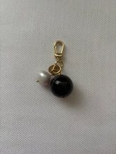 Load image into Gallery viewer, Pendant Blanc/Noir