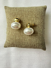 Load image into Gallery viewer, Pearl Drop Studs