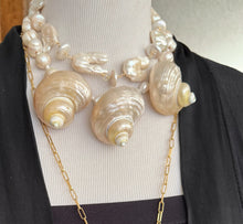 Load image into Gallery viewer, Triple Pearl Shells Necklace